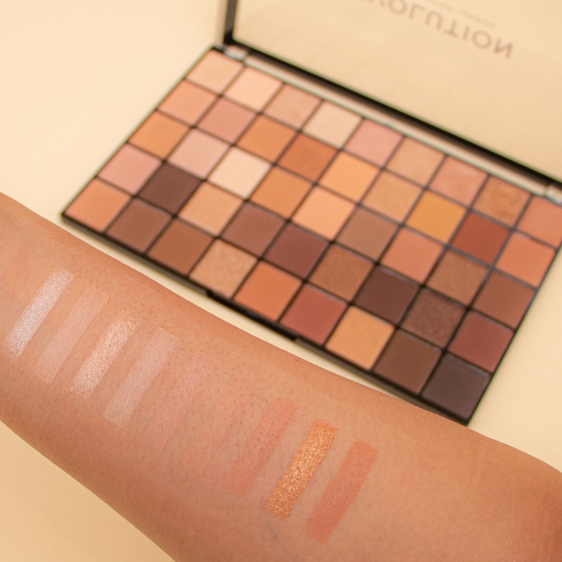 Makeup Revolution Maxi Reloaded Eyeshadow Palette Nudes
