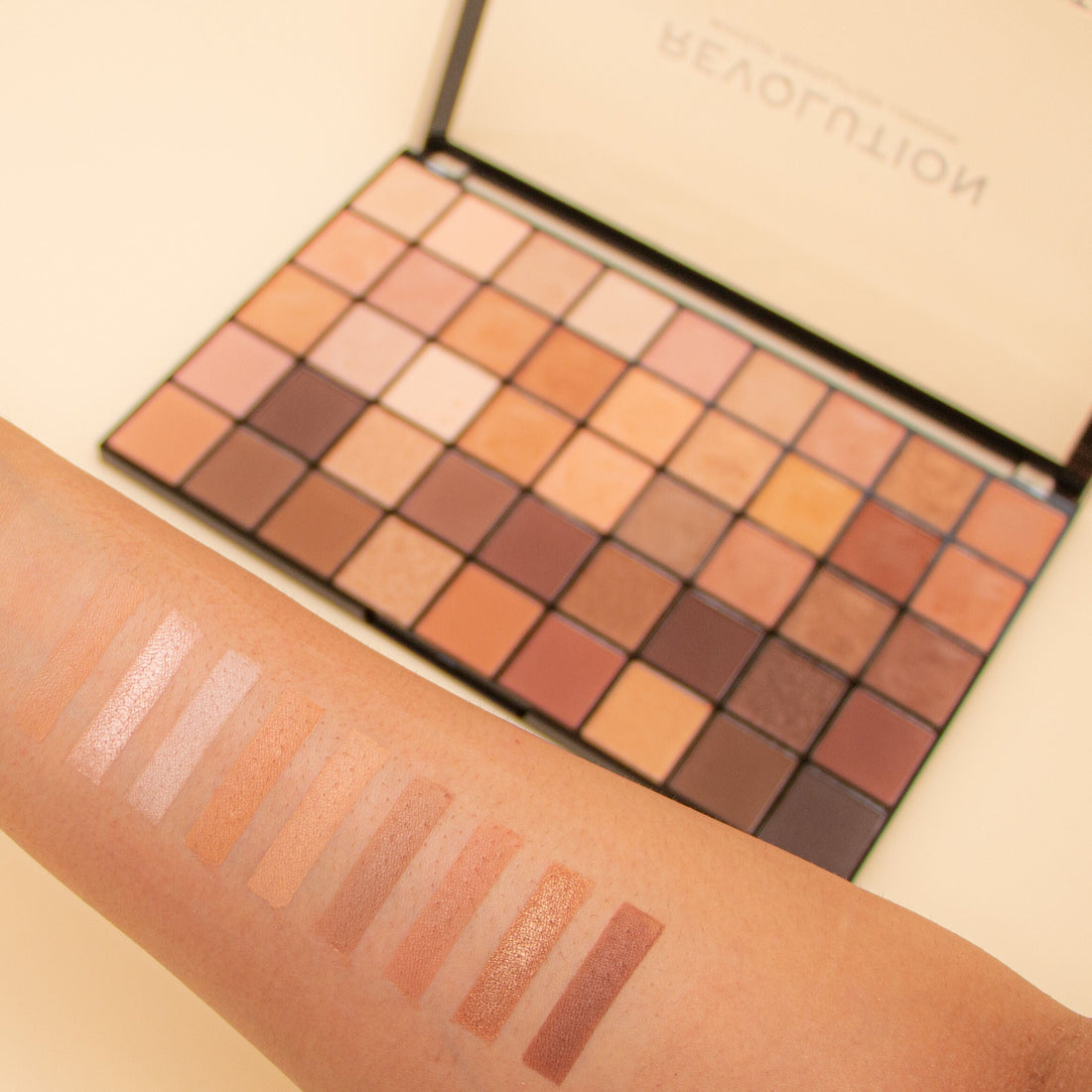 Makeup Revolution Maxi Reloaded Eyeshadow Palette Nudes