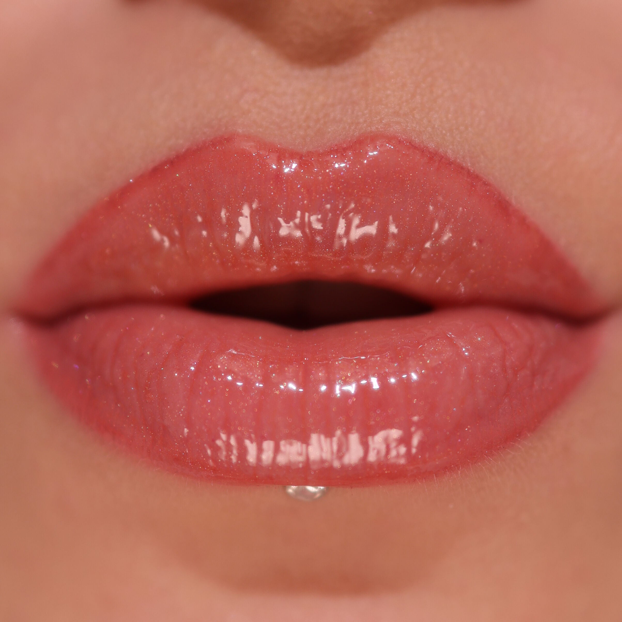 Revolution Pout Bomb Shimmer Gloss Nude Glow