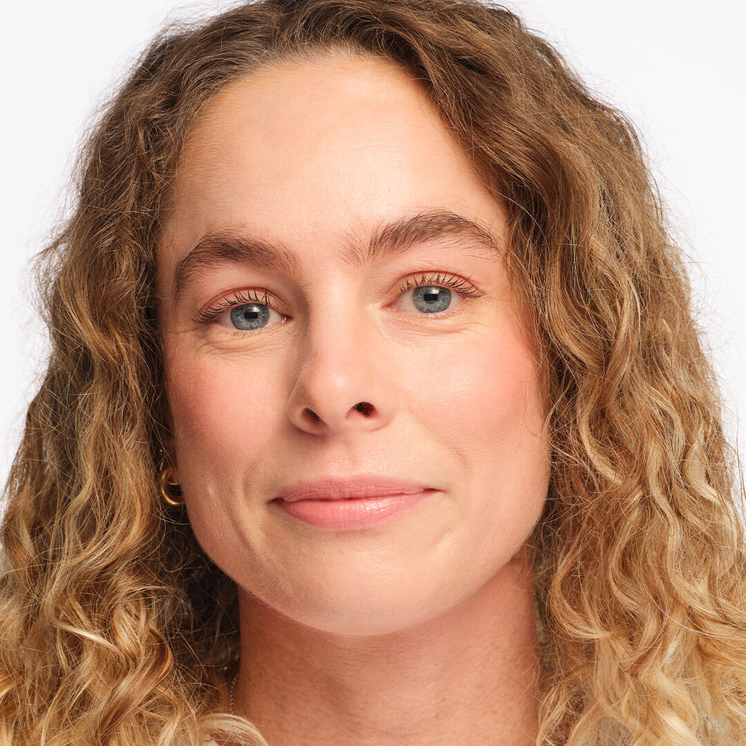 Revolution Skin Silk Radiant Satin Serum Foundation F4 23ml